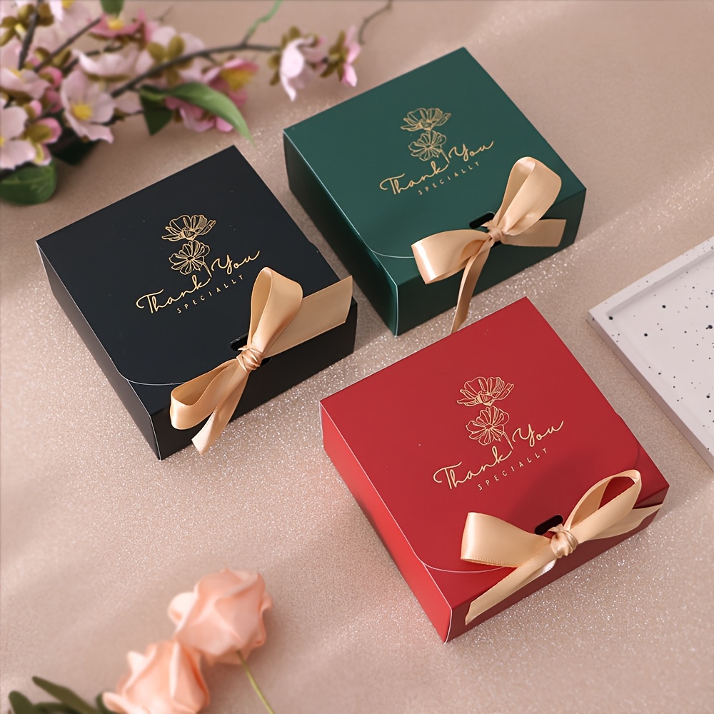 Set of 5 Elegant Gift Boxes with Golden Foil Design